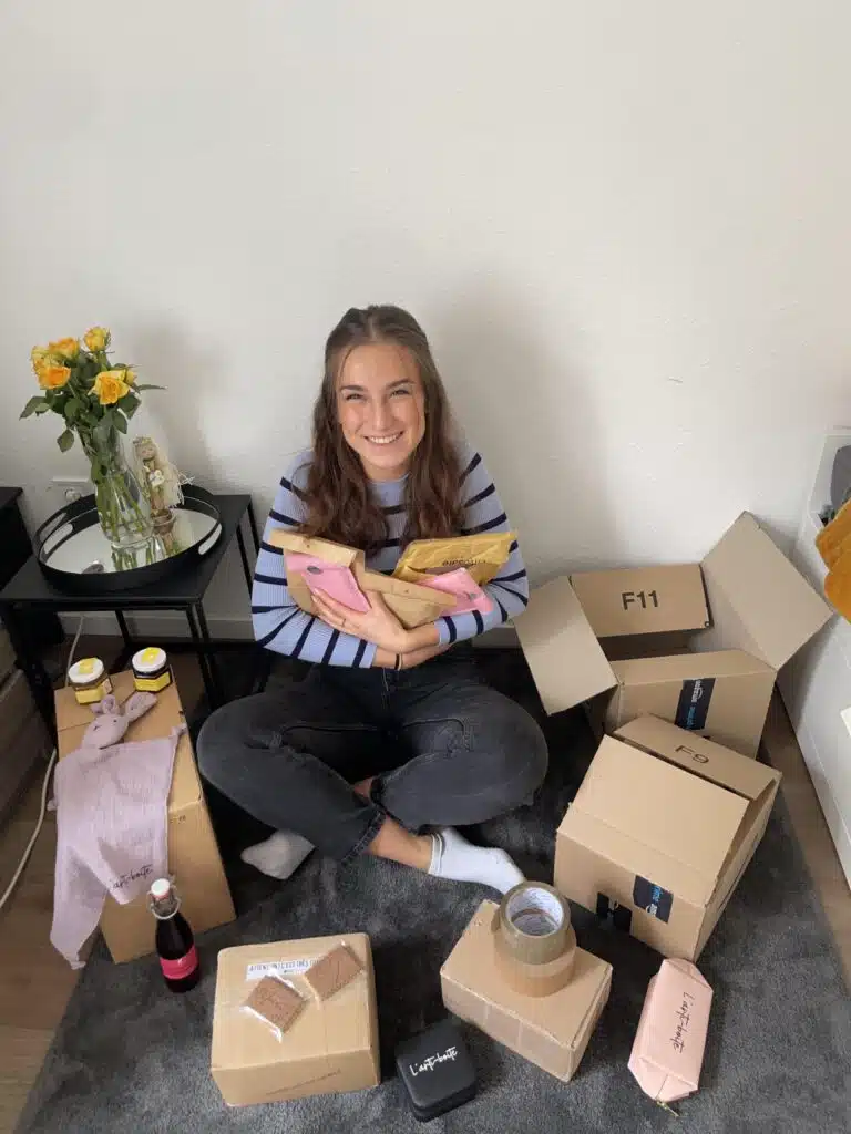 moi et les box scaled 1